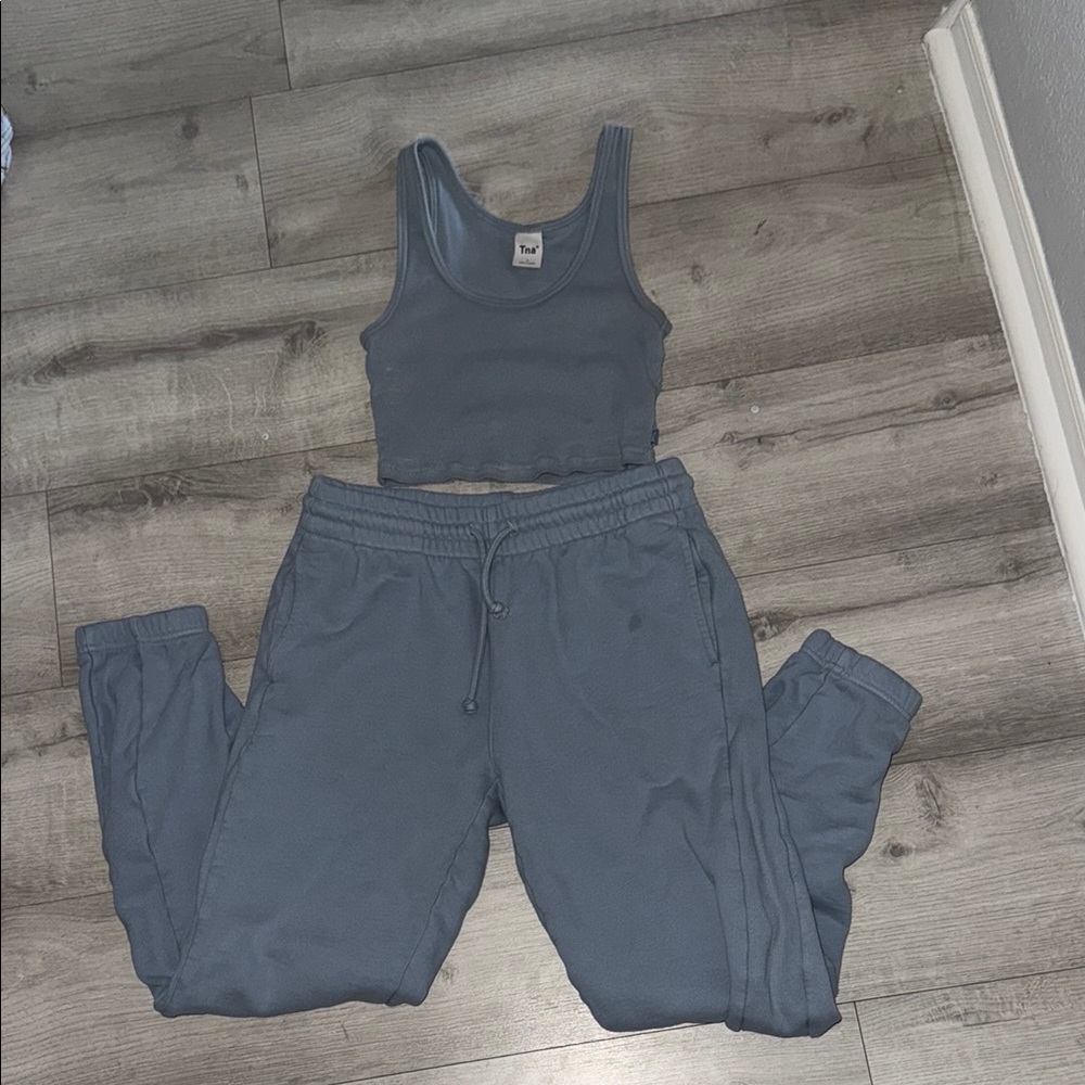 Aritzia TNA Matching Sweatpant Jogger & Tank Top Set
